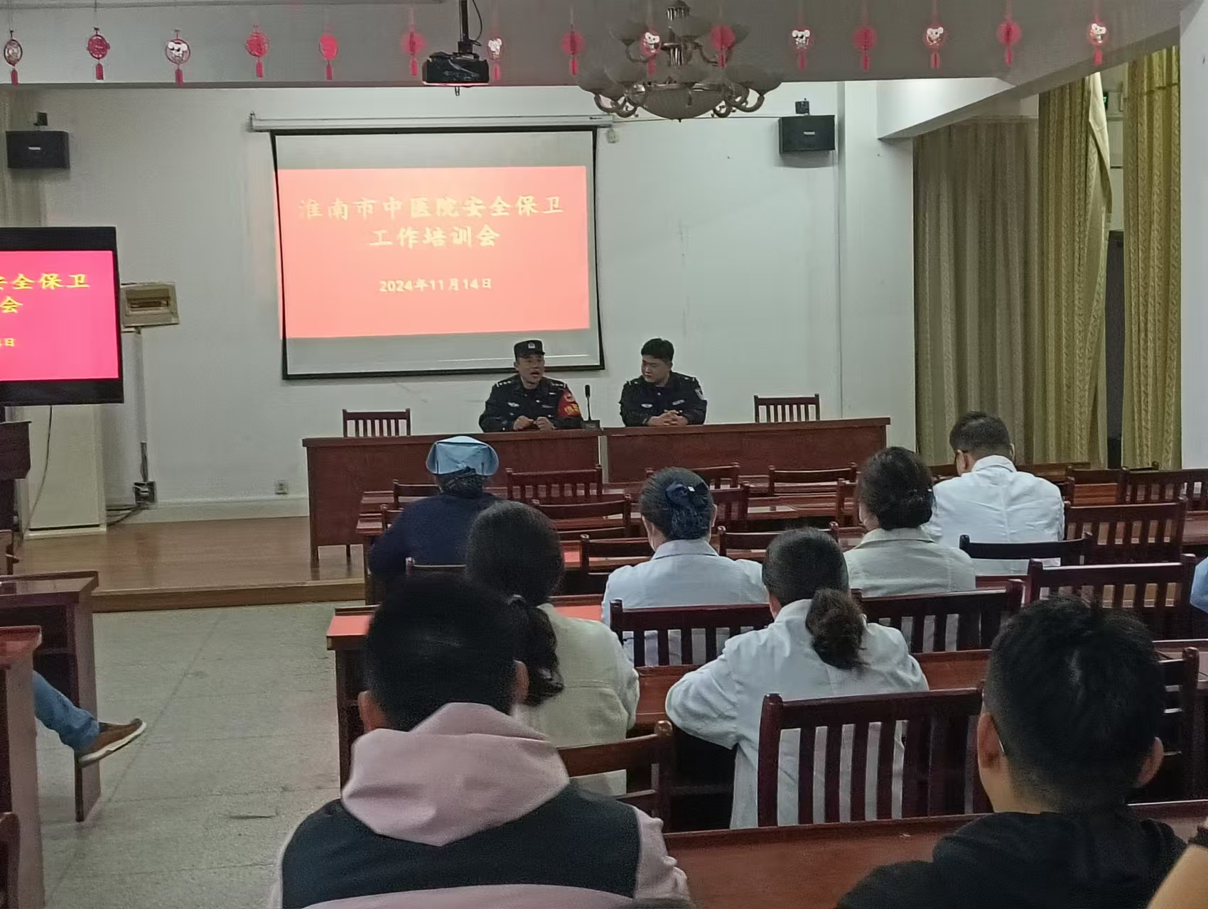 淮南市中醫(yī)院舉辦反恐應(yīng)急知識培訓(xùn)演練會